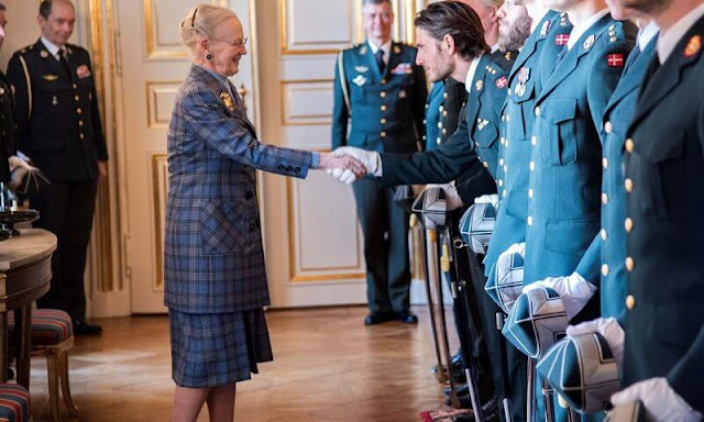 Queen Margrethe received newly appointed officers from the Army and Air Force as well as from the Danish Emergency Management Agency