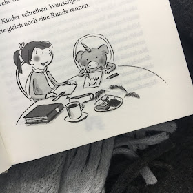 „Emmi und Einschwein: Kein Weihnachten ohne Puddingschuhe!“ von Anna Böhm, illustriert von Susanne Göhlich, Oetinger Verlag, Rezension Kinderbuchblog Familienbücherei