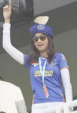 Shahrukh Khan and Shilpa Shetty IPL 2009 Day 1 Pictures