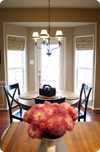 bay window round table