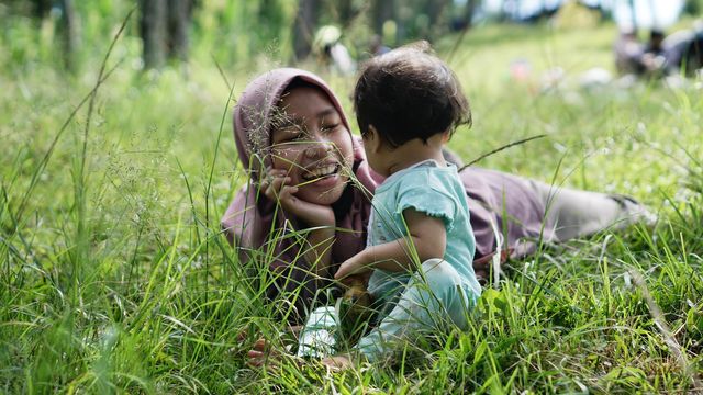 Mendaki gunung putri bersama anak