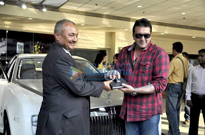 Sanjay Dutt gifts Manyata, Celebrity Gossip