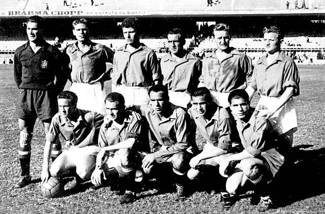 SELECCIÓN DE ESPAÑA. Temporada 1949-50. Ramallets, Puchades, Parra, Gabriel Alonso, Gonzalvo III, Gonzalvo II. Basora, Igoa, Zarra, Panizo y Gaínza. SELECCIÓN DE CHILE 0 SELECCIÓN DE ESPAÑA 2. 29/06/1950. IV Copa del Mundo Brasil 1950, primera fase, Grupo II, 2º partido. Río de Janeiro, Brasil, estadio de Maracaná. GOLES: 0-1: 17’, Basora. 0-2: 33’, Zarra.