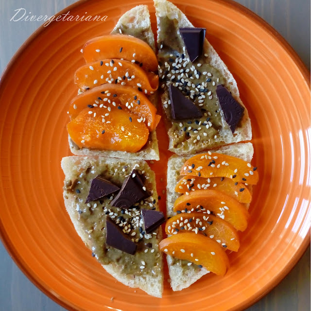 Tostadas con tahini y cholocate y tahini y albaricoque