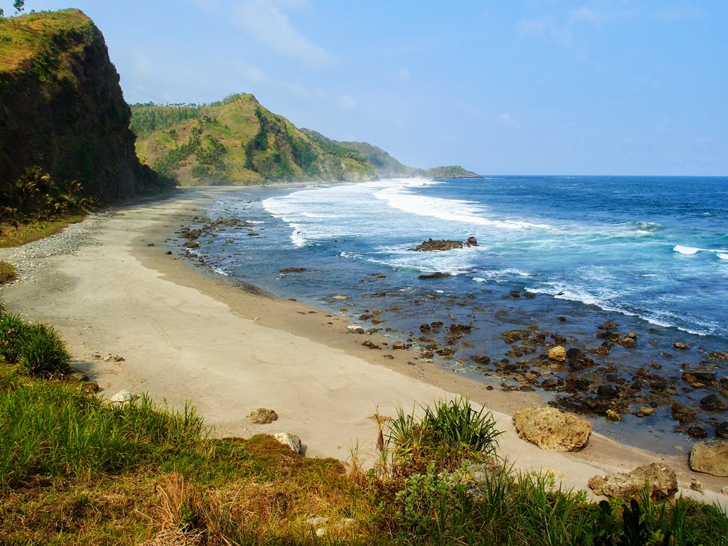 3 Pantai  Tersembunyi di  Jawa  Tengah  yang Wajib Banget 