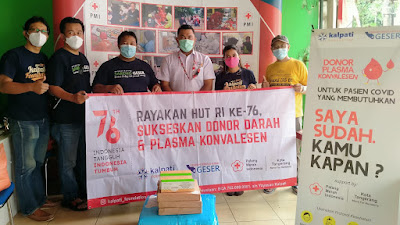 Keluarga Alumni Politeknik Gajah Tunggal alurkan Bantuan APD dan Vitamin untuk Petugas PMI Kota Tangerang