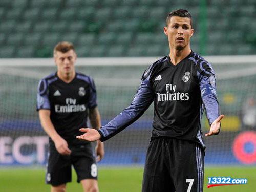 C.Ronaldo bỏ lỡ cơ hội ghi bàn