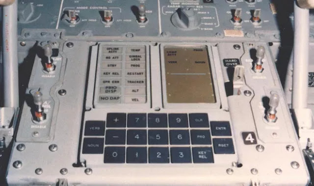 Hóa ra, củ sạc mà chúng ta dùng hàng ngày còn mạnh hơn cả máy tính dẫn đường cho tàu Apollo 11