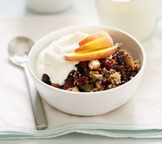 Granola with peaches and yogurt