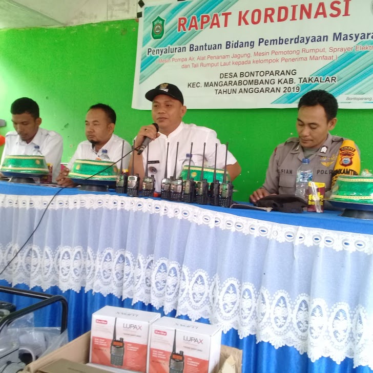 Camat Marbo, Serahkan Program Bidang Pemberdayaan di Desa Bontoparang