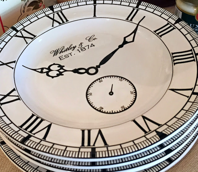 plates that look like clock