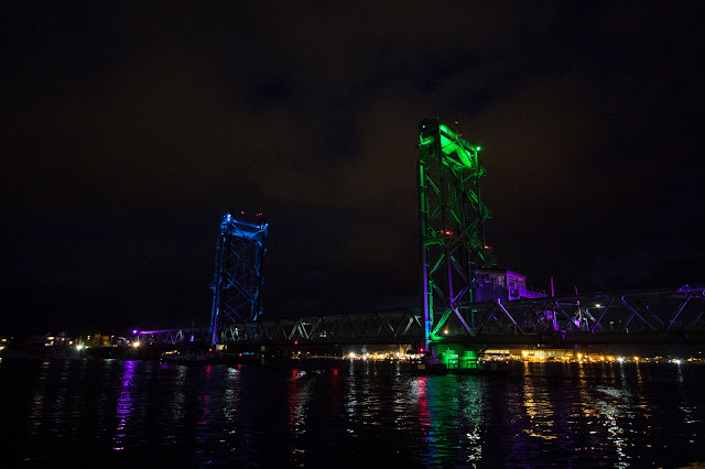 Memorial bridge a Porthsmouth di notte