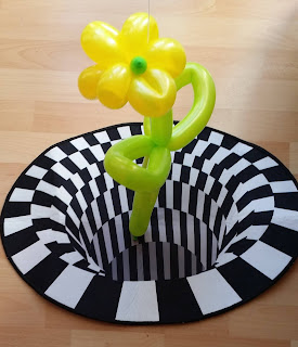 Einfache Blume aus Luftballons mit 3D Effekt.