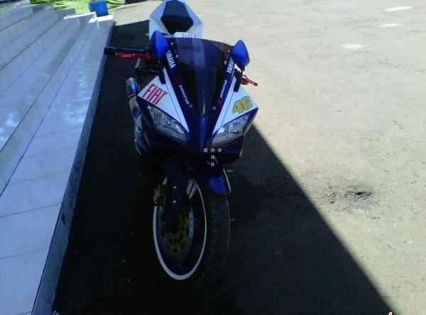 Modifikasi Vixion YZF R125 Fiat MotoGP title=