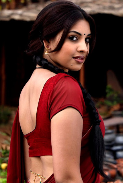 Richa Gangopadhyay saree hot