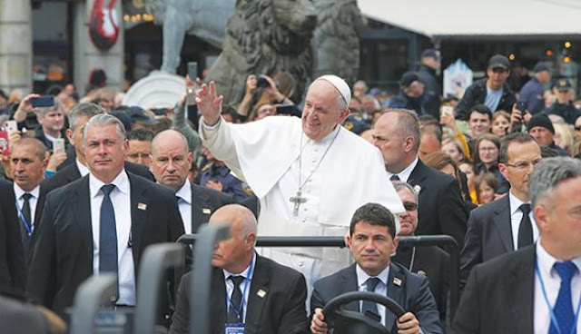 Σκόπια: Ο ύποπτος ρόλος της επίσκεψης του Πάπα