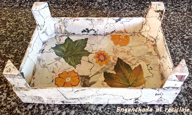 Bandeja imitación piedra decorada con decoupage - foto 1