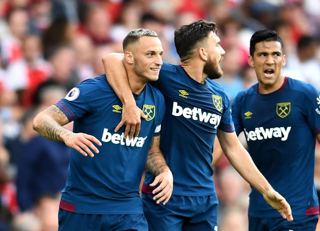 Arnautovic celebrate his goal with Snordgrass during Arsenal vs West Ham at the Emirates stadium on August 25 2018