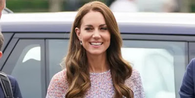A Body Language Expert Says Kate Middleton Uses the "Fig Pose" at Public Events