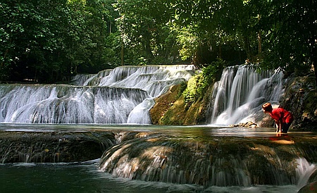 air-terjun-moramo.jpg