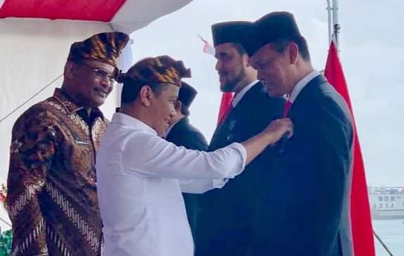 Wali Kota Genius Umar Terima Penghargaan Satyalancana Wira Karya dari Presiden Jokowi