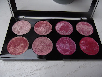 Makeup Revolution Blush paleta líceniek Queen Blush