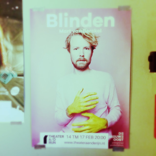 Affiche 'Blinden'. Hipstamatic: Anne-Marie + Polina. Foto: Robert van der Kroft