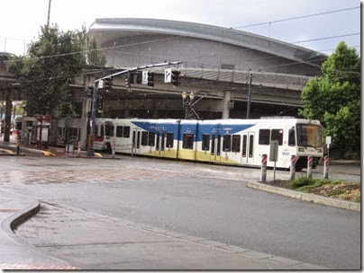 IMG_3233 TriMet MAX Type 3 Siemens SD660 LRV #325 at the Rose Quarter Station in Portland, Oregon on August 31, 2008