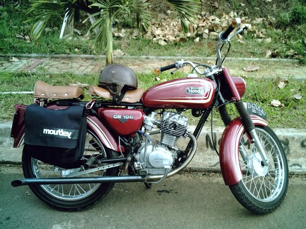 Honda CB 100 Motorcycle