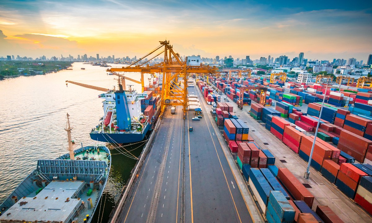 China dominates global trade, leading as the top exporter and ranking second in imports. Its manufacturing capacity, advanced infrastructure, and cost-effective labor make it an ideal sourcing destination. Here are a few reasons why businesses worldwide rely on China for trade: