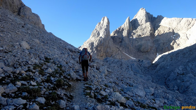 Ruta a Torre Bermeja, Coello, Tiro del Oso y Boada desde el Refugio de Cabrones en Macizo Central de Picos de Europa