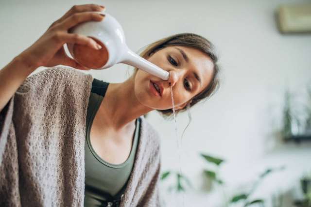 What is the best time of day to do a nasal rinse?