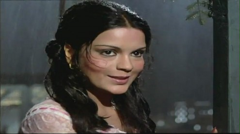 zeenat aman enjoyng in rain