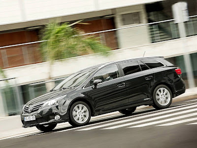 2012 Toyota Avensis Standard Resolution Wallpaper 1