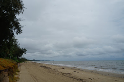 Pasir pantai Miri yang menyenangkan untuk dirasakan