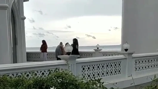 Viral Video Para Wanita Berhijab Joget Tik Tok di Halaman Masjid Al Hakim Pantai Padang, Netizen Meradang