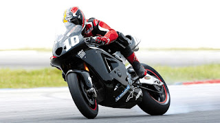 motorcycle-racer-speedy-bike-pictures