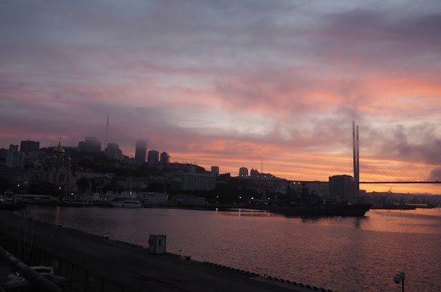 Владивосток, восход над бухтой Золотой Рог