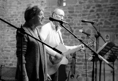 sing from the heart, singing, workshops, de tout coeur limousin, Creuse, group singing, health, wellbeing, singing lessons, singing workshops, singing holidays, France, Limousin, group activities, what's on, things to do, events, 23, 87, Haute Vienne, music, music making, Bette Midler, Cilla Black, Elbow, The Beatles, Buddy Holly, Joan Baez, folk, pop, rock, David Bowie, 