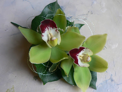 Mother of the bride's orchid jacket corsage