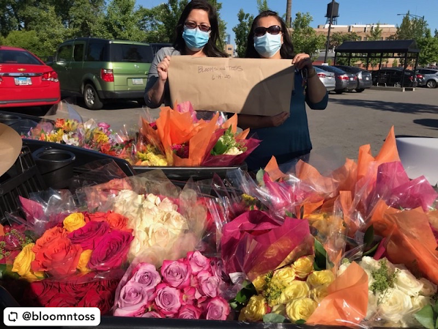 Bloom 'N Toss volunteers are passionate about spreading the joy! Every day they uplift deserving individuals in the Chicago area with the beauty of flowers! Image credit Bloom 'N Toss.