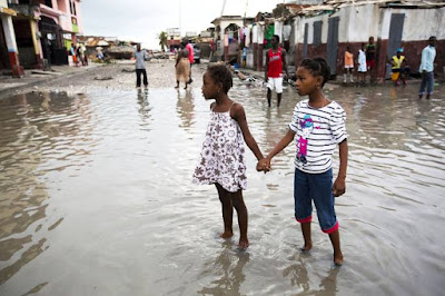 Missões evangélicas levam toneladas de alimentos para o Haiti após furacão