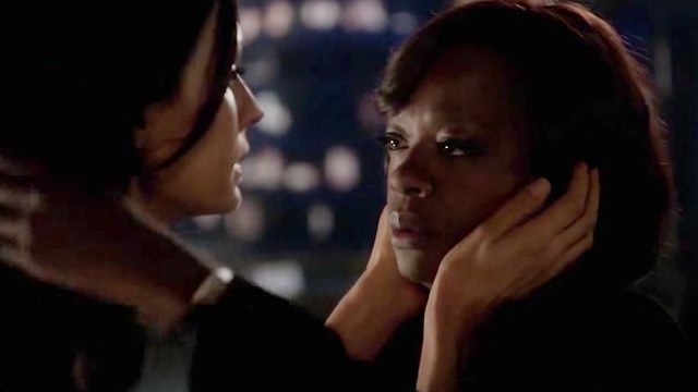 Annalise besa a su vieja amiga en 'HTGAWM'