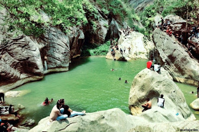 suasana danau sanghyang heuleut bandung