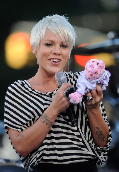 Hairstyle Review and Pictures: Pictures of pink Hairstyles 