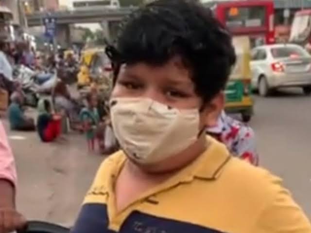 14 Years Old Boy Sells 'Dahi Kachori' to Support Family, Viral Video Flooded Internet
