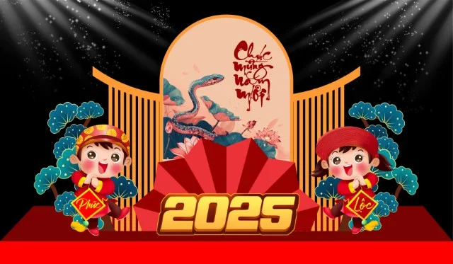Tiểu cảnh Tết 2025 với họa tiết rắn và trang trí phong cách truyền thống, tạo không khí lễ hội rực rỡ
