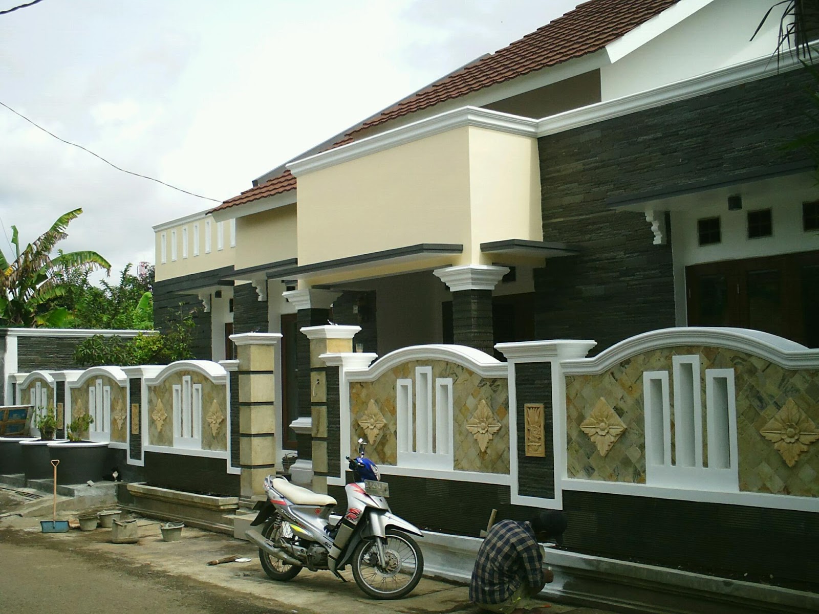 TAMAN TILUSADULUR Pasangan batu alam 