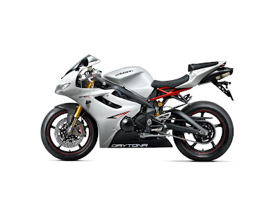 2011 Triumph Daytona 675R Images