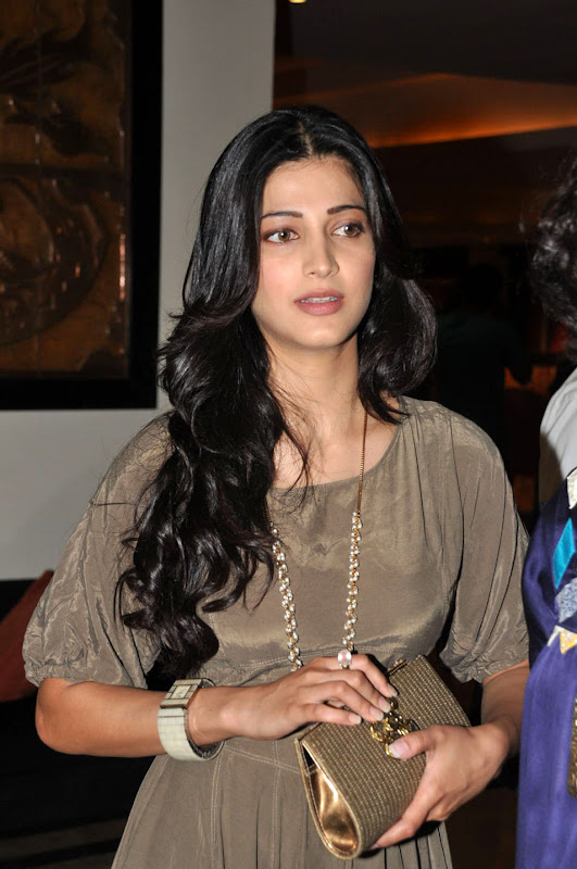 Shruti Haasan Latest Stills Photoshoot images
